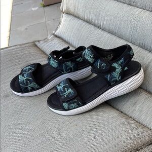 Stylish Black and Blue Sandals for Everyday Comfort